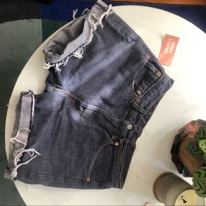 Gray vintage Levi’s cutoff shorts